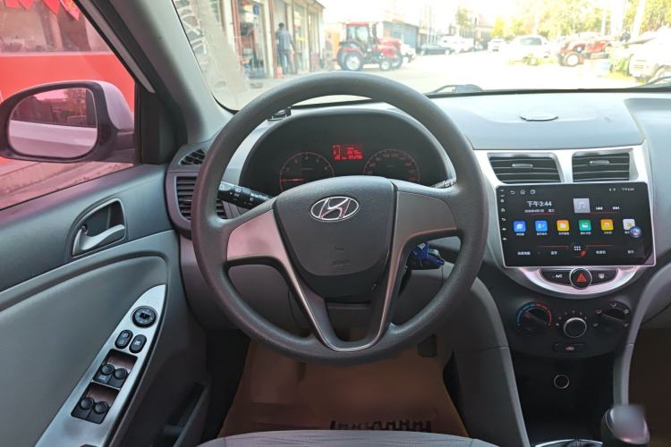 Used Hyundai Verna (older generation) 2014 1.4L Manual Smart GLS Trim Steering Wheel