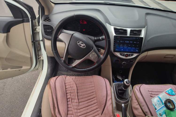 Used Hyundai Verna (older generation) 2014 1.4L Manual Smart GLS Trim Steering Wheel