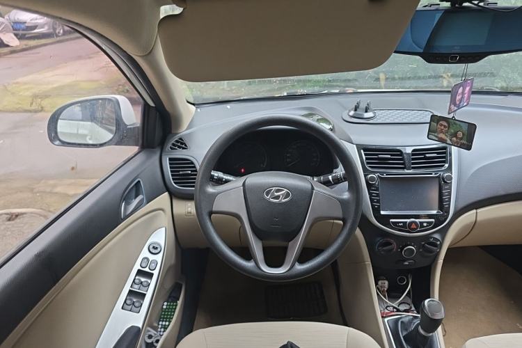 Used Hyundai Verna (older generation) 2014 1.4L Manual Smart GLS Trim Steering Wheel