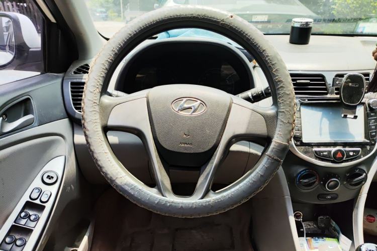Used Hyundai Verna (older generation) 2014 1.4L Manual Smart GLS Trim Steering Wheel