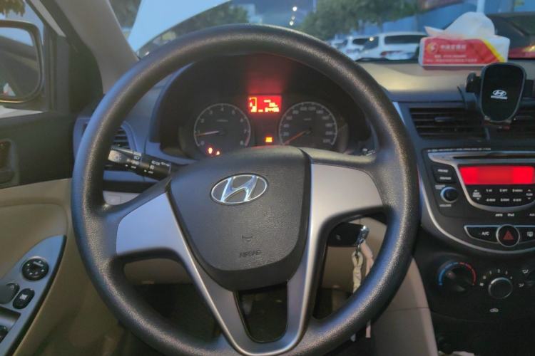 Used Hyundai Verna (older generation) 2014 1.4L Manual Smart GLS Trim Steering Wheel