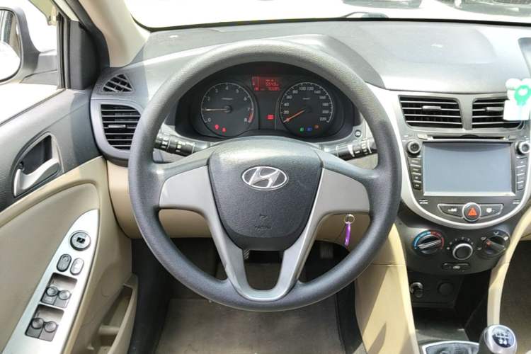 Used Hyundai Verna (older generation) 2014 1.4L Manual Smart GLS Trim Steering Wheel