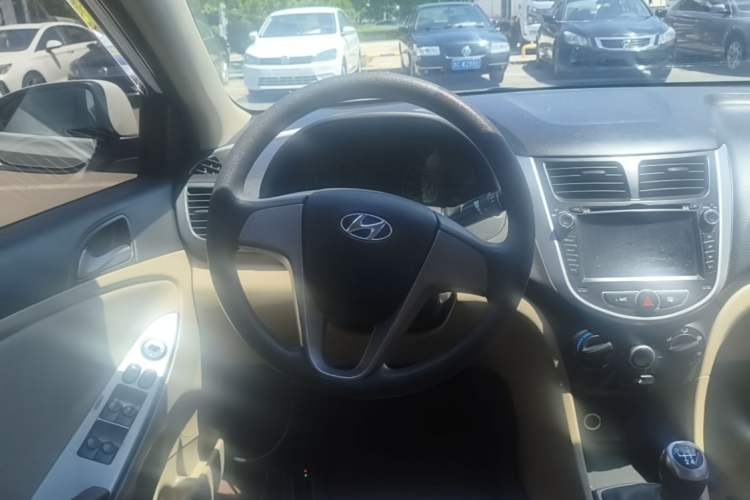 Used Hyundai Verna (older generation) 2014 1.4L Manual Smart GLS Trim Steering Wheel