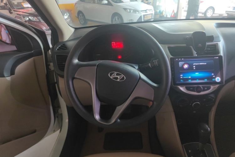 Used Hyundai Verna (older generation) 2014 1.4L Automatic Smart GLS Steering Wheel