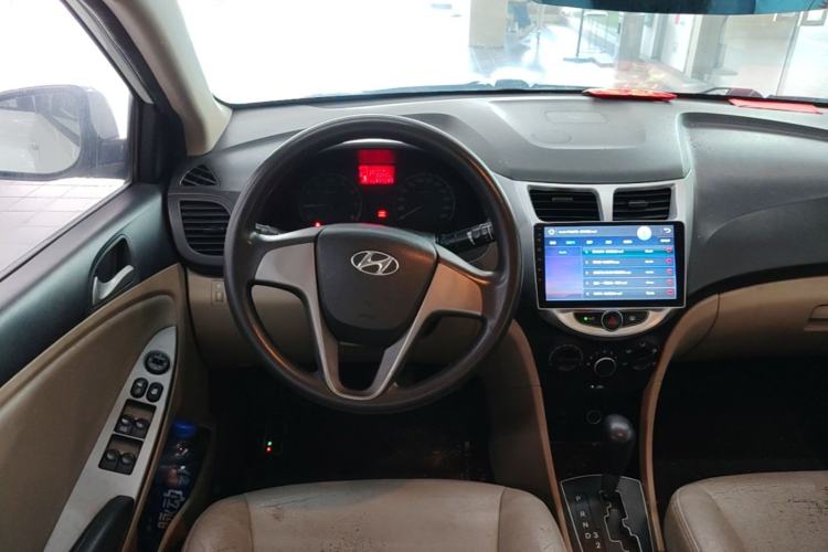 Used Hyundai Verna (older generation) 2014 1.4L Automatic Smart GLS Steering Wheel