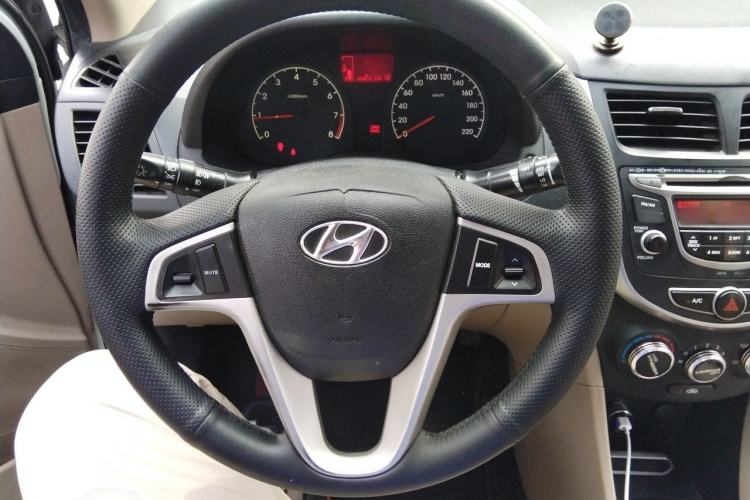 Used Hyundai Verna (older generation) 2014 1.4L Manual Smart GLS Trim Steering Wheel