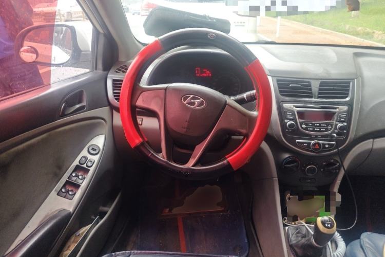 Used Hyundai Verna (older generation) 2014 1.4L Manual Smart GLS Trim Steering Wheel