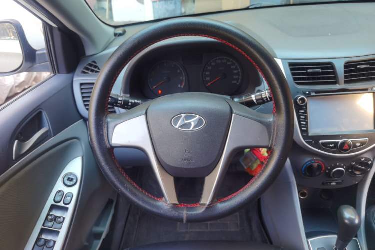 Used Hyundai Verna (older generation) 2014 1.4L Automatic Smart GLS Steering Wheel