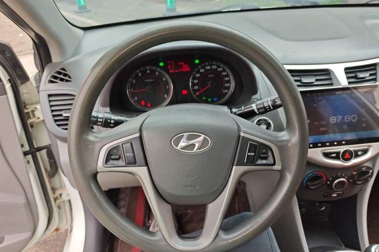 Used Hyundai Verna (older generation) 2014 1.4L Manual Top-Tier Model TOP Steering Wheel