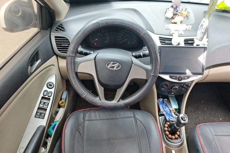 Used Hyundai Verna (older generation) 2014 1.4L Manual Smart GLS Trim Steering Wheel