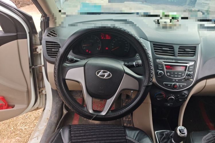 Used Hyundai Verna (older generation) 2014 1.4L Manual Smart GLS Trim Steering Wheel