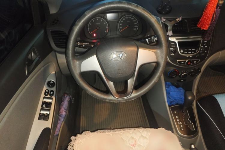 Used Hyundai Verna (older generation) 2014 1.4L Automatic Smart GLS Steering Wheel