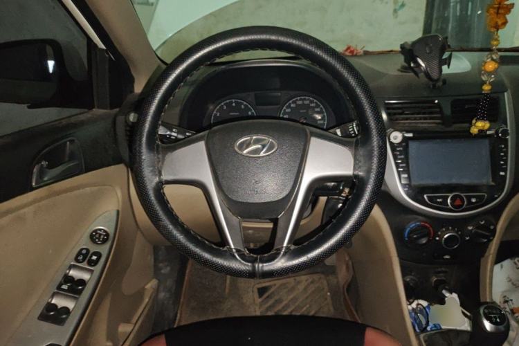 Used Hyundai Verna (older generation) 2014 1.4L Manual Smart GLS Trim Steering Wheel
