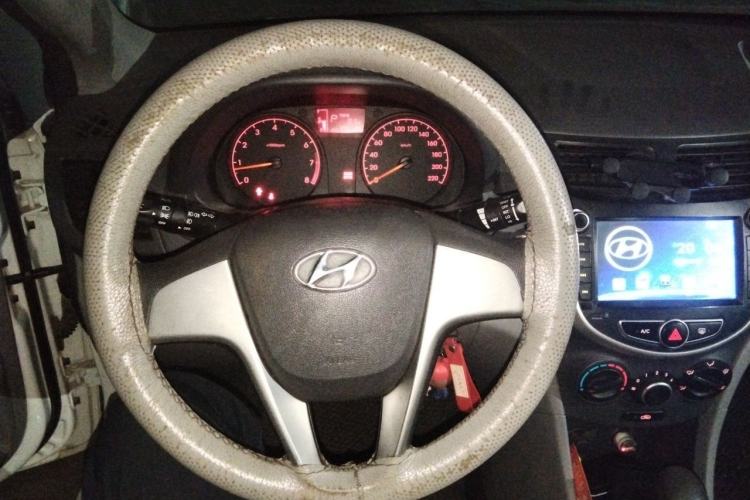 Used Hyundai Verna (older generation) 2014 1.4L Automatic Smart GLS Steering Wheel