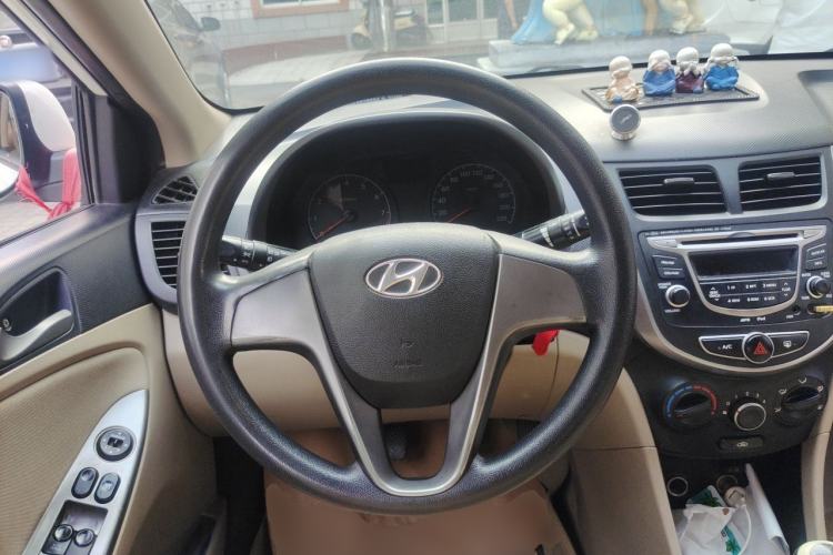 Used Hyundai Verna (older generation) 2014 1.4L Manual Smart GLS Trim Steering Wheel
