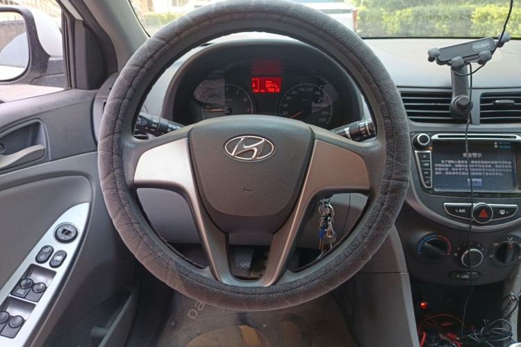 Used Hyundai Verna (older generation) 2014 1.4L Manual Smart GLS Trim Steering Wheel