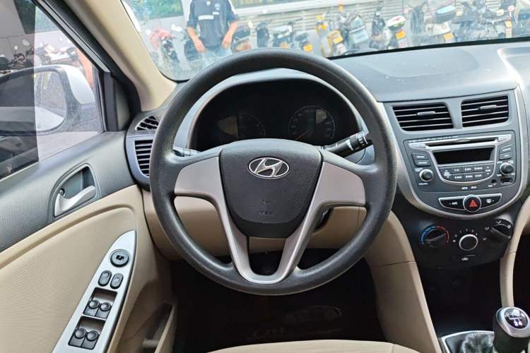 Used Hyundai Verna (older generation) 2014 1.4L Manual Smart GLS Trim Steering Wheel