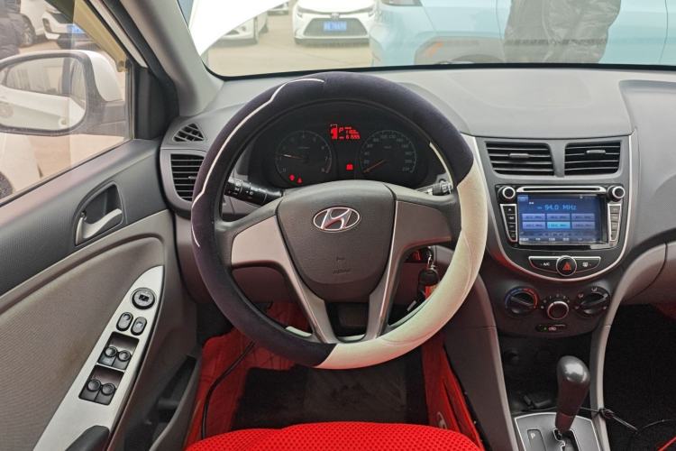 Used Hyundai Verna (older generation) 2014 1.4L Automatic Smart GLS Steering Wheel
