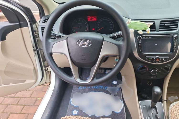 Used Hyundai Verna (older generation) 2014 1.4L Automatic Smart GLS Steering Wheel