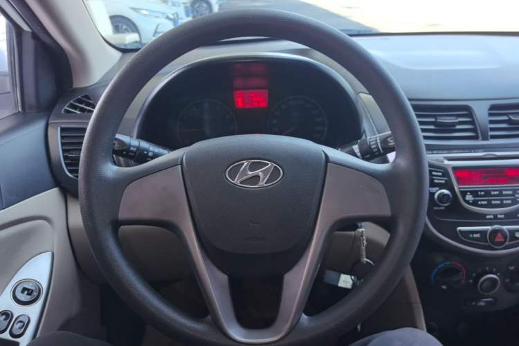 Used Hyundai Verna (older generation) 2014 1.4L Manual Smart GLS Trim Steering Wheel