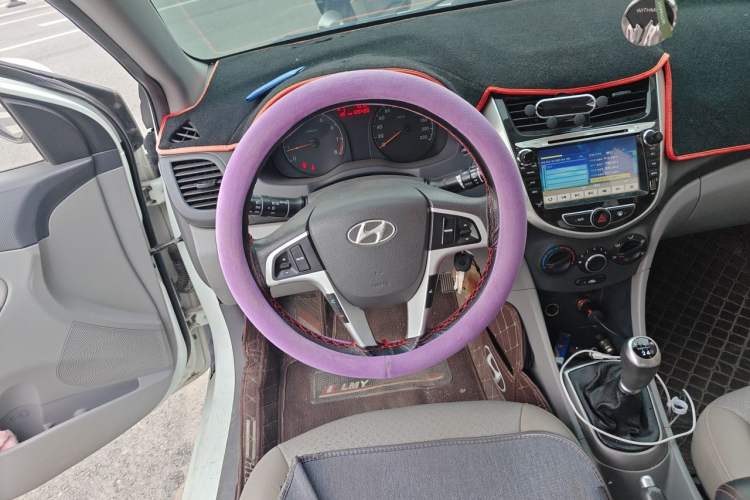 Used Hyundai Verna (older generation) 2014 1.4L Manual Smart GLS Trim Steering Wheel