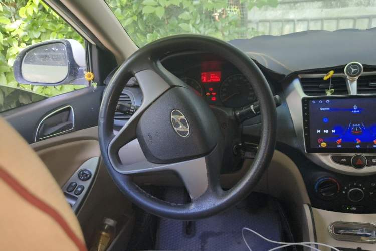Used Hyundai Verna (older generation) 2014 1.4L Manual Smart GLS Trim Steering Wheel