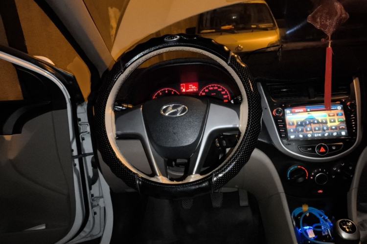 Used Hyundai Verna (older generation) 2014 1.4L Manual Smart GLS Trim Steering Wheel