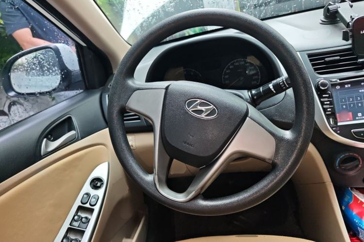 Used Hyundai Verna (older generation) 2014 1.4L Automatic Smart GLS Steering Wheel