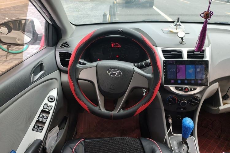 Used Hyundai Verna (older generation) 2014 1.4L Automatic Smart GLS Steering Wheel