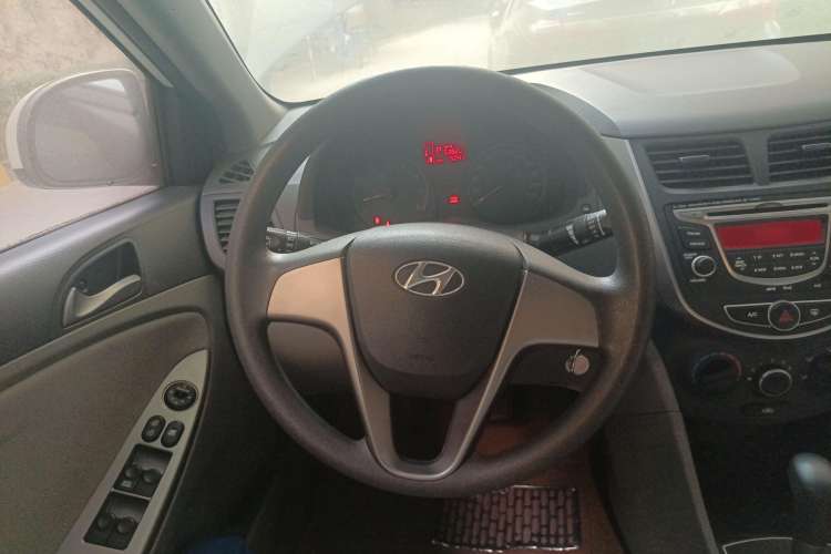 Used Hyundai Verna (older generation) 2014 1.4L Automatic Smart GLS Steering Wheel