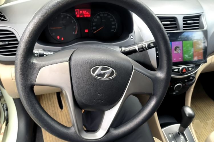 Used Hyundai Verna (older generation) 2014 1.4L Automatic Smart GLS Steering Wheel