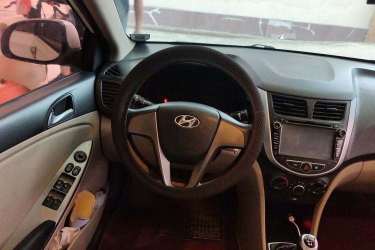 Used Hyundai Verna (older generation) 2014 1.4L Manual Smart GLS Trim Steering Wheel