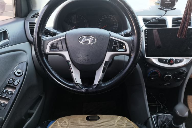 Used Hyundai Verna (older generation) 2014 1.4L Manual Smart GLS Trim Steering Wheel