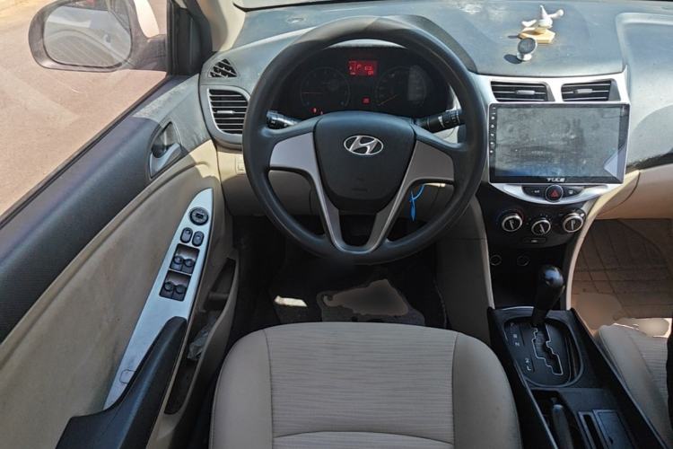 Used Hyundai Verna (older generation) 2014 1.4L Automatic Smart GLS Steering Wheel