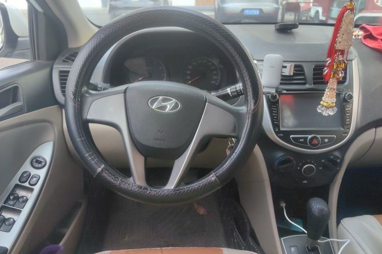 Used Hyundai Verna (older generation) 2014 1.4L Automatic Smart GLS Steering Wheel