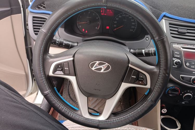Used Hyundai Verna (older generation) 2014 1.4L Manual Smart GLS Trim Steering Wheel