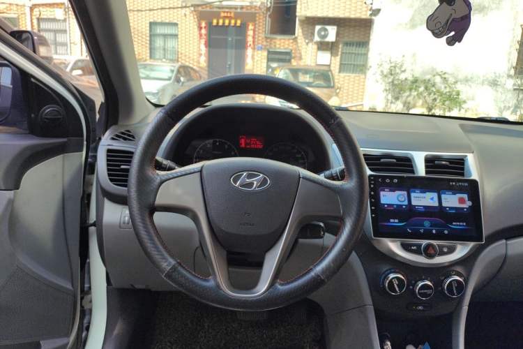 Used Hyundai Verna (older generation) 2014 1.4L Automatic Smart GLS Steering Wheel