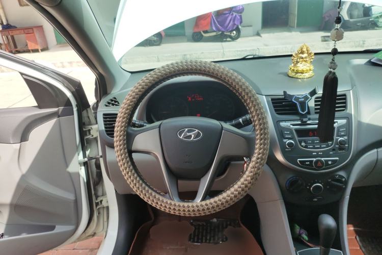 Used Hyundai Verna (older generation) 2014 1.4L Automatic Smart GLS Steering Wheel