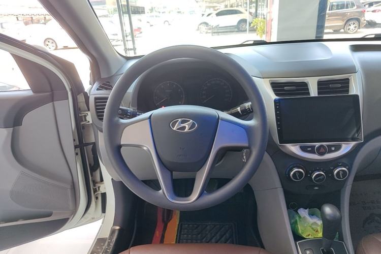 Used Hyundai Verna (older generation) 2014 1.4L Automatic Smart GLS Steering Wheel