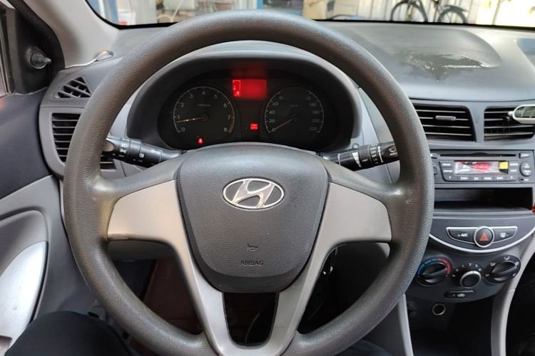 Used Hyundai Verna (older generation) 2014 1.4L Manual Fashion GS Model Steering Wheel