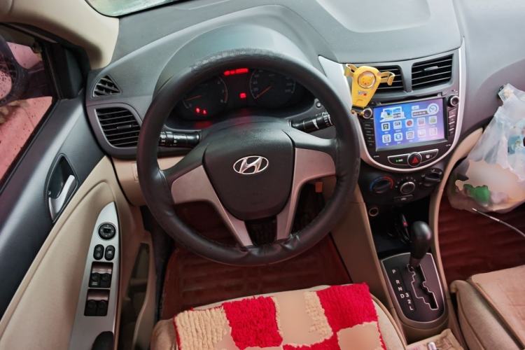 Used Hyundai Verna (older generation) 2014 1.4L Automatic Smart GLS Steering Wheel
