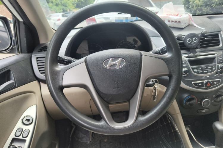 Used Hyundai Verna (older generation) 2014 1.4L Automatic Smart GLS Steering Wheel