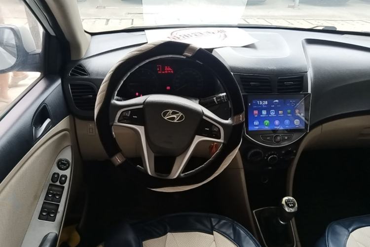 Used Hyundai Verna (older generation) 2014 1.4L Manual Smart GLS Trim Steering Wheel