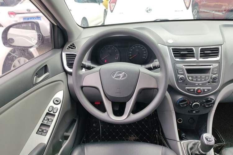 Used Hyundai Verna (older generation) 2014 1.4L Manual Smart GLS Trim Steering Wheel
