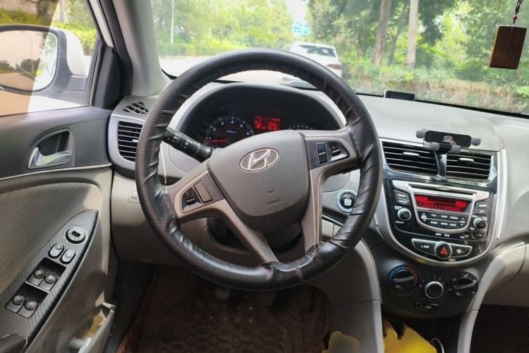 Used Hyundai Verna (older generation) 2014 1.4L Manual Top-Tier Model TOP Steering Wheel