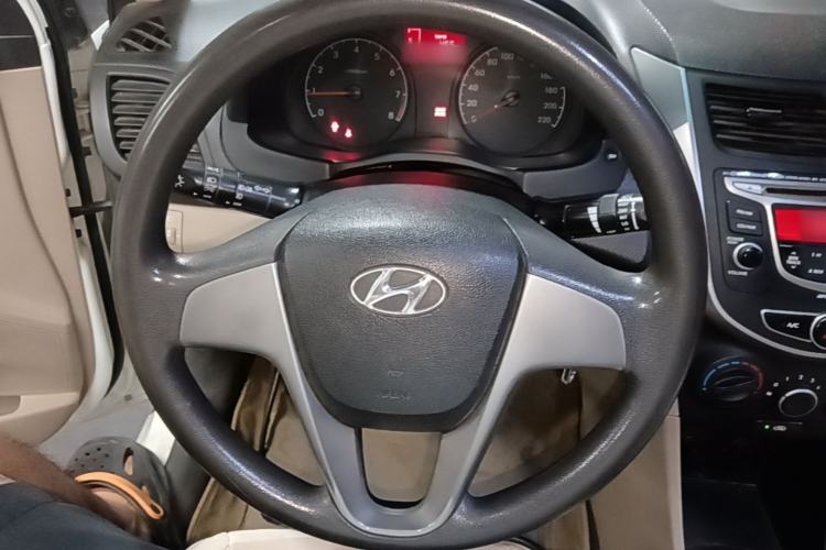 Used Hyundai Verna (older generation) 2014 1.4L Manual Smart GLS Trim Steering Wheel