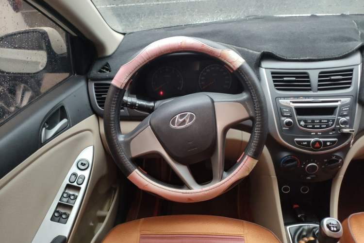 Used Hyundai Verna (older generation) 2014 1.4L Manual Smart GLS Trim Steering Wheel