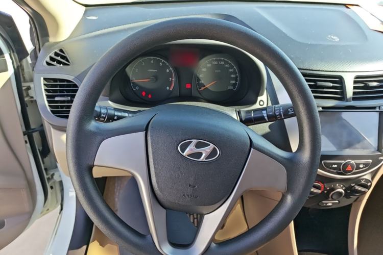 Used Hyundai Verna (older generation) 2014 1.4L Manual Smart GLS Trim Steering Wheel