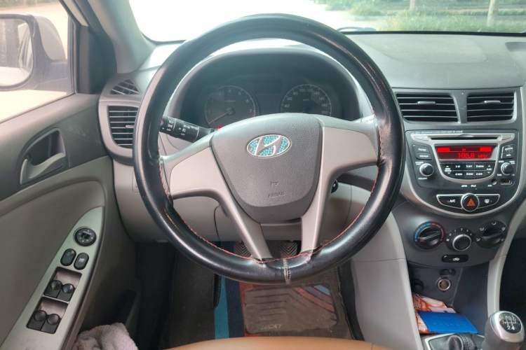 Used Hyundai Verna (older generation) 2014 1.4L Manual Smart GLS Trim Steering Wheel