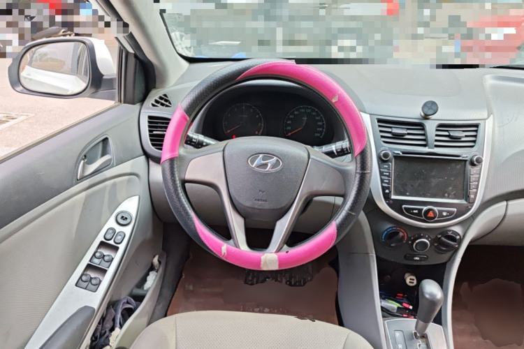Used Hyundai Verna (older generation) 2014 1.4L Automatic Smart GLS Steering Wheel